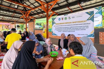 Pelatihan olah minyak jelantah, Tim PkM Farmasi Klinis Unbrah Ajarkan masyarakat Koto Alam Tanah Datar pembuatan sabun