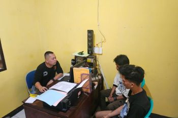 Polres Cimahi meringkus dua pelaku penganiayaan pria diduga ODGJ
