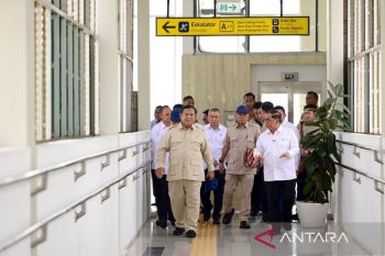 Presiden tiba di Stasiun Kelapa Gading untuk resmikan rute LRT baru