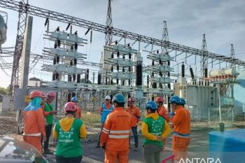 PLN UPT Medan perkuat keandalan listrik Sumut jelang Kemerdekaan RI melalui pemeliharaan line bay Binjai #2