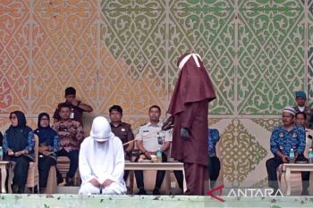 Kejari Banda Aceh eksekusi cambuk 10 terhukum qanun jinayat