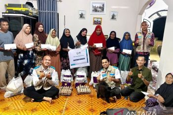 Jelang Kemerdekaan RI, PLN hadirkan pelukan kasih bagi muslimah tangguh di Sengeti