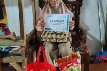 PLN Salurkan santunan untuk ringankan beban lansia penyintas stroke di Aceh Timur