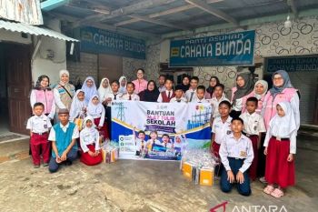 PLN Salurkan perlengkapan sekolah untuk Anak Panti Asuhan di Palembang