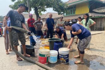 Atasi Kekeringan, PLTU Banjarsari suplai 30 ribu liter air bersih