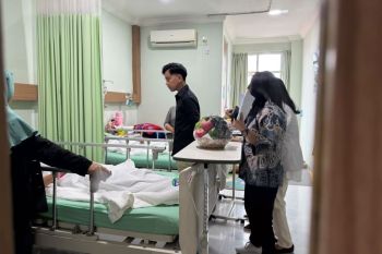 Wapres lepas kepulangan dua siswi diduga korban MBG dari RSCM