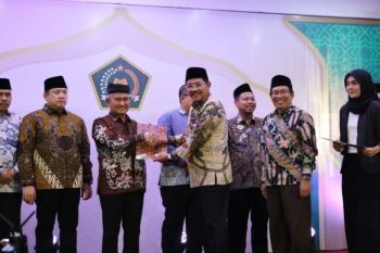 Wali Kota Tarakan Terima SK Penetapan Kota Wakaf