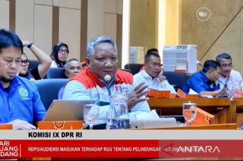 Buruh minta RUU Pelindungan Ketenagakerjaan jamin upah layak pekerja