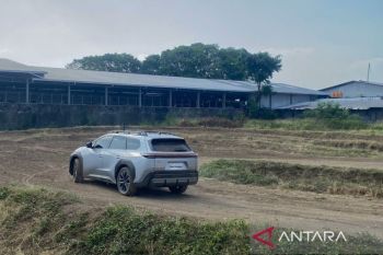 Toyota uji coba Toyota bZ4X Touring di medan off-road