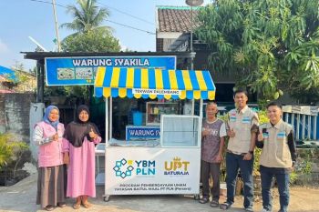 Dukung Kemandirian Ekonomi, PLN Salurkan Bantuan Gerobak Usaha kepada Pelaku UMKM di Baturaja