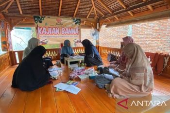 Langkah nyata kepedulian sosial, PLN UPT Banda Aceh salurkan Kitab Tafsir Al-Munir untuk Balai Al-Qur'an An-Nasr