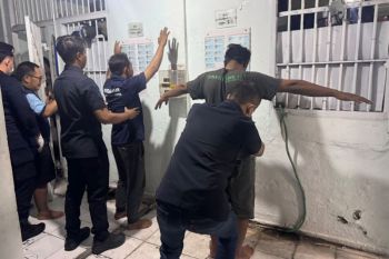 Lapas Madiun gandeng BNNK  gelar tes urine dan razia kamar hunian