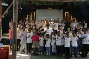 Pemkot Jayapura serahkan bantuan sosial bagi anak-anak panti asuhan