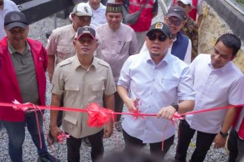 Bupati Solok Bersama Wakil Ketua Komisi VI DPR RI Resmikan Tower BTS di Nagari Sulit Air