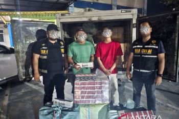 Hentikan mobil boks di Jalan Lintas Sumatra, Bea Cukai Teluk Nibung sita 448.400 batang rokok ilegal