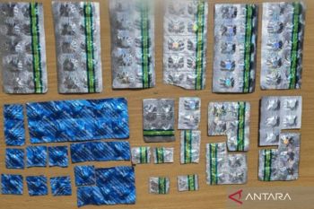 Polres Bekasi bekuk pengedar ratusan obat keras ilegal daftar G dari info transaksi