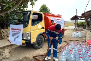 Pertamina Patra Niaga RJBB-BPBD Karawang bantu warga terdampak kekeringan