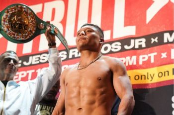 Isaac Cruz menang KO atas Bravo, pertahankan sabuk juara super ringan WBC
