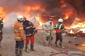 Gudang plastik di Cikarang Timur Bekasi hangus terbakar
