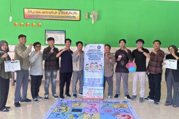 Mahasiswa PPG Informatika UMS kenalkan Computational Thinking lewat Ular Tangga Edukatif di PAKYM