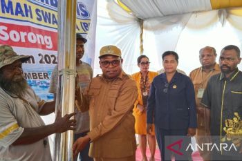 Kota Sorong salurkan BSRS kepada 83 penerima manfaat