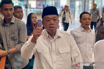 Nusron berdiskusi dengan Bahlil sebelum mundur dari kepengurusan Golkar