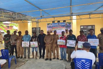Pemkot Sorong beri bantuan greenhouse hidroponik untuk petani OAP