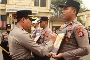 Dua anggota Polres Kotim diberhentikan