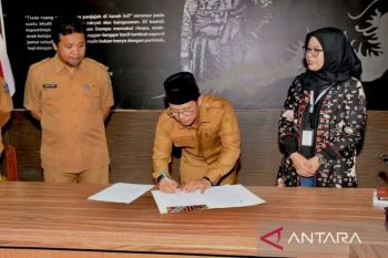PT STM membangun dermaga nelayan Hu'u Rp6,45 Miliar