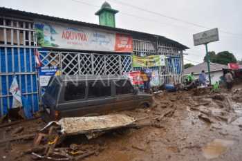 BMKG: Hujan lebat, 99 mm dalam semalam picu banjir bandang diSolok