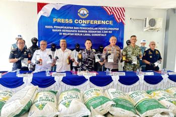 Indonesian Navy foils smuggling of 3 tons of cyanide from Philippines