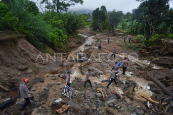 Banjir bandang di Solok
