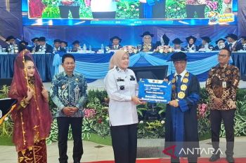 Poliban beri penghargaan program beasiswa Pemkot Banjarmasin