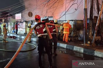150 jiwa terdampak dari kebakaran 18 rumah dan 4 tempat usaha di Kebayoran Lama