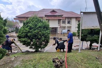 Solidaritas antar daerah, 25 Personil Damkar dan BPBD Bukittinggi bantu korban Galodo Solok