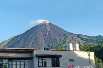 Pos PGA sebut jarak luncur lava Gunung Karangetang capai 1.100 meter