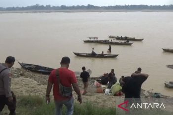 Polisi di Jambi bubarkan perburuan benda antik di Sungai Batanghari