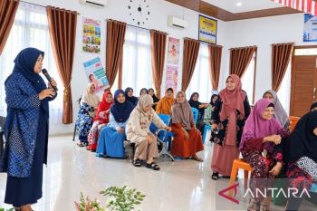 Siswa Lansia Salo tertawa bahagia, antusias dengarkan kisah adat istiadat