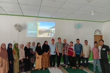Tim pengabdian UNP terapkan energi surya dukung kemandirian energi Surau Al-Ikhlas di Tanah Datar