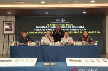 Imigrasi memproses hukum tiga warga negara Pakistan terduga elaku penyelundupan manusia ke Australia