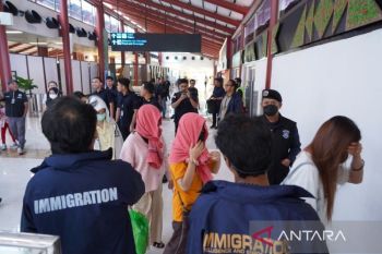 Imigrasi deportasi 25 WN Vietnam pelanggar izin tinggal
