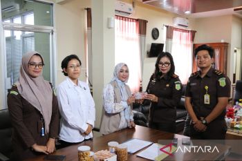 Istri mantan Bupati Dompu kembalikan kerugian negara Rp8,22 juta kasus PKK