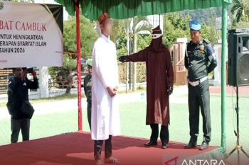 Kejaksaan eksekusi cabuk lima terpidana judi dan pelecehan seksual