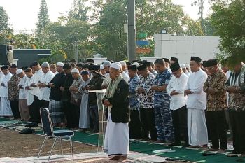 Bupati Belitung shalat Istisqa bersama ratusan masyarakat mohon turun hujan