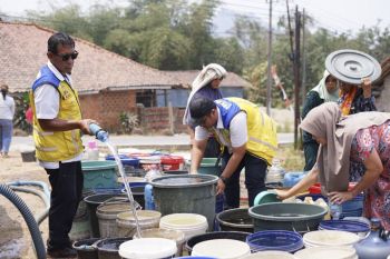 Kementerian PU menyalurkan 286 ribu liter air ke 10 daerah di Jabar