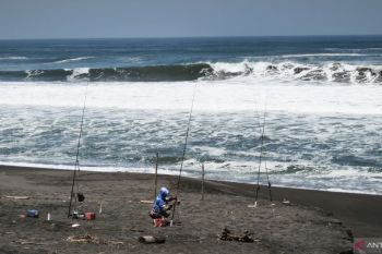 DLH Bantul uji sampel limbah yang dibuang di kawasan Pantai Cangkring