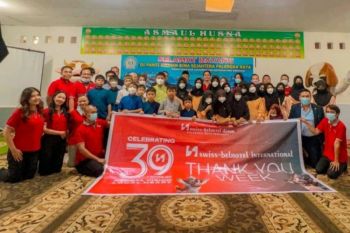 Rayakan HUT ke-39, Swiss-Belhotel Danum edukasi penanganan dampak asap karhutla di panti asuhan