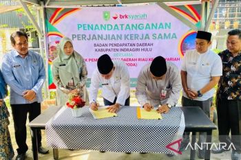 Bapenda Inhu dan BRK Syariah Air Molek tandatangani kerja sama penerimaan pembayaran pajak dan retribusi daerah