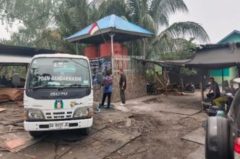 Polresta Banjarmasin dan PDAM salurkan air bersih bagi warga Bansel