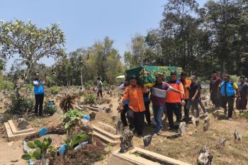 Jenazah korban KMP Virgo tiba di rumah duka di Jember